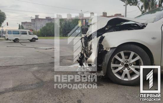 На одному з перехресть Кривого Рогу вночі сталася ДТП за участю поліцейського авто