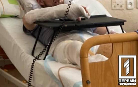 Військового з Кривого Рогу, що отримав тяжкі поранення в ООС, доставили у столичну поліклініку