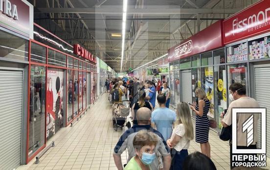 У Кривому Розі в центрі масової вакцинації вперше щеплюють містян препаратом Moderna