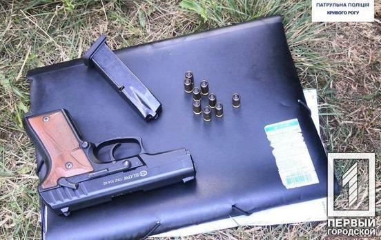 Застали врасплох: в Кривом Роге полицейские задержали горожанина с травматическим пистолетом