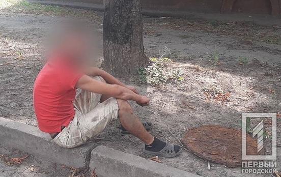 Зазіхнув на кришку люка: у Кривому Розі патрульні затримали «металіста»