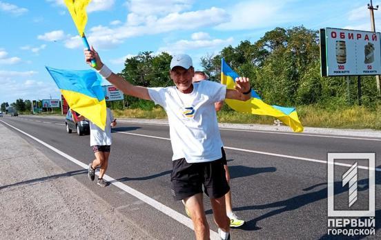 На в’їзді до Кривого Рогу зустріли учасників пробігу «Схід і Захід разом»