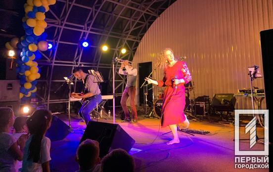 Реп та джаз на одній сцені: у День Незалежності у Саксаганському парку Кривого Рогу влаштували концерт