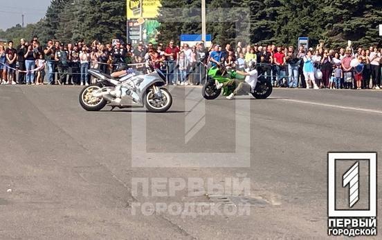 Трюки на одному колесі та мотопробіг: у Кривому Розі проходить масштабне байкер-шоу