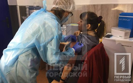 У будівельному гіпермаркеті Кривого Рогу розпочав роботу ще один пункт масової вакцинації від COVID-19