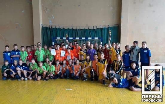 У Кривому Розі розіграли три призових місця на відкритому турнірі з гандболу, присвяченому пам’яті Володимира Лук’янова