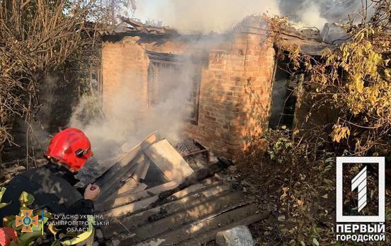 Пожарные Кривого Рога дважды ликвидировали возгорание на крышах домов в разных районах города