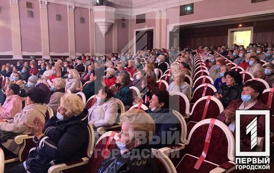 До Дня людей похилого віку привітали ветеранів та довгожителів Саксаганського району Кривого Рогу