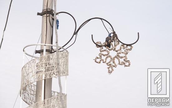 Площі та вулиці Кривого Рогу засяють новорічною ілюмінацією, а на фасаді театру ім