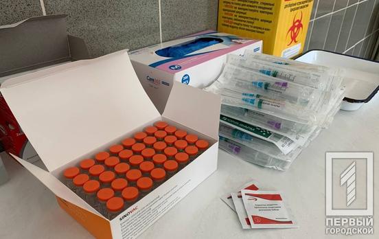 Упродовж доби у Кривому Розі щепили від COVID-19 більше 2000 місцевих жителів