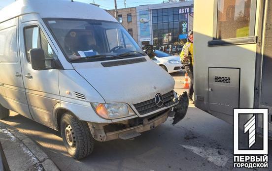 У Кривому Розі зіткнулися муніципальний автобус і Sprinter