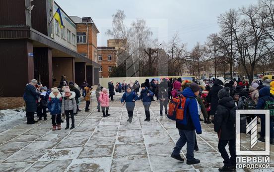 Другий день поспіль: у Кривому Розі знову замінували всі школи, цього разу поліція отримала одразу два повідомлення