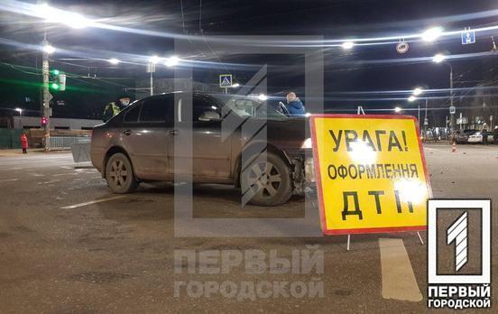 У Кривому Розі на перехресті на швидкості зіткнулися дві Skoda