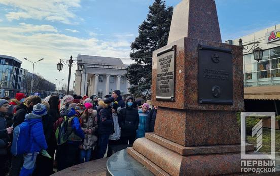 «Місцями бойової слави»: у Кривому Розі розпочали екскурсії для школярів до дня визволення міста