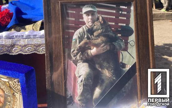 У Кривому Розі в останню путь проводжають полеглого під час боїв з окупантами військового Михайла (Тена) Железняка