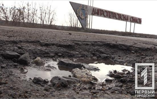 Сім повітряних атак і три зруйновані будівлі: на Дніпропетровщині рашисти поцілили в цивільні об’єкти