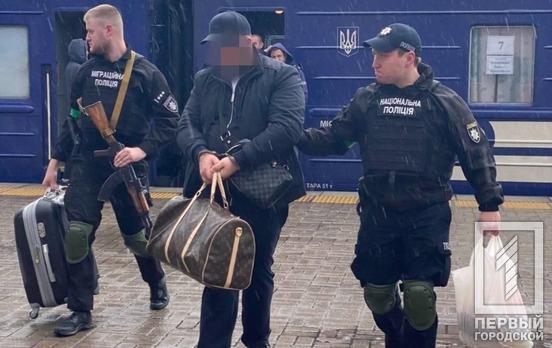 Правоохранители задержали мужчину из Днепропетровщины, который занимался торговлей молодыми женщинами и направлял их за границу