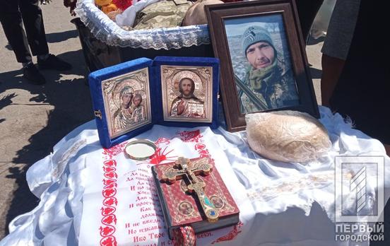 У Кривому Розі попрощалися із захисником Віктором Полєжаєвим, який загинув, рятуючи свого бойового побратима