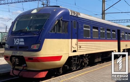Через запровадження комендантської години відміняється курсування приміського поїзду Нікополь ‒ Кривий Ріг-Головний