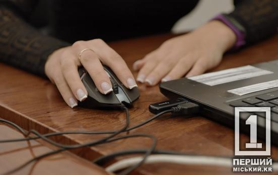 Сприятливі умови для батьків: прийнято закон про умови роботи дистанційних працівників