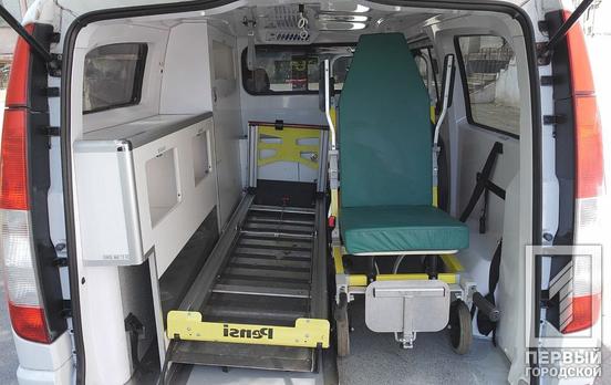 Фонд Вадима Новинського передав Кривому Рогу чотири автомобілі «швидкої допомоги»