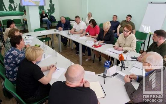 Коли майже щодня ворог наносить удари по населеним пунктам Криворізького району та звільненим від окупантів громадам Херсонської області, Кривий Ріг став центром підтримки для жителів прифронтових територій – глави ОТГ
