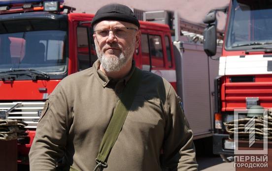 Олександр Вілкул передав криворізьким рятувальникам ще шість спецавтомобілів та бронежилети