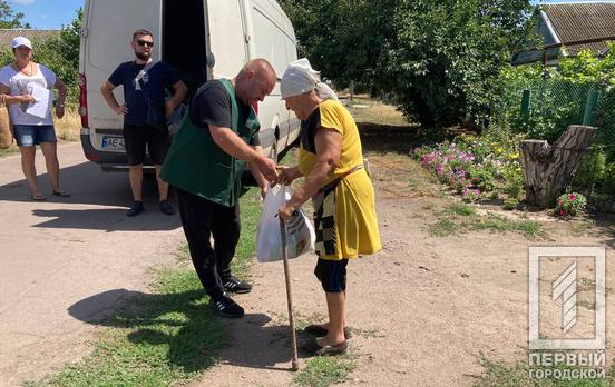 Військова адміністрація Кривого Рогу передала продуктові набори жителям прифронтового Мар’янського