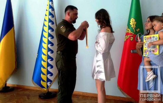 Две криворожские выпускницы сдали мультимедийный тест по истории Украины и математике на высший балл