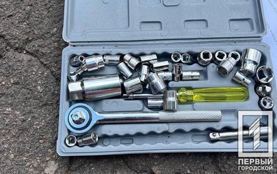 Правоохоронці Кривого Рогу затримали зловмисника, який протягом трьох місяців обкрадав автівки