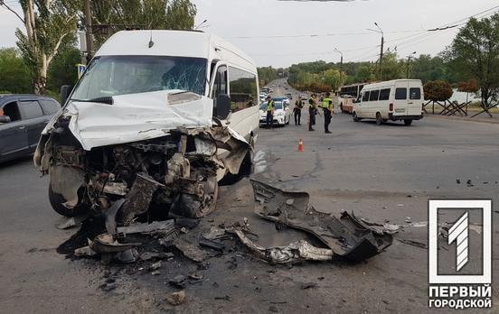 У Кривому Розі за фактом аварії, в результаті якої постраждали 14 пасажирів маршрутки, відкрили кримінальну справу