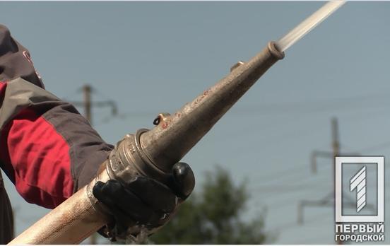 В результаті ворожого обстрілу у Криворізькому районі сталася пожежа – ДСНС