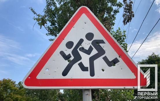 В результаті ворожих обстрілів у Криворізькому районі пошкоджені житлові будинки, сільгоспбудівлі та лінія електропередач, - ДСНС