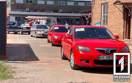 Від «Дзержинки» до «КРЕСу»: напередодні Дня незалежності у Кривому Розі влаштували благодійний автопробіг