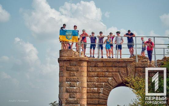 У Кривому Розі провели благодійну велоекскурсію містом та зібрали кошти на виготовлення димових шашок для військових