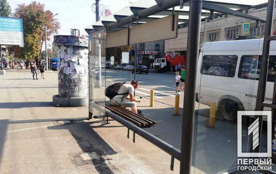 У Кривому Розі хулігани розтрощили зупинку громадського транспорту