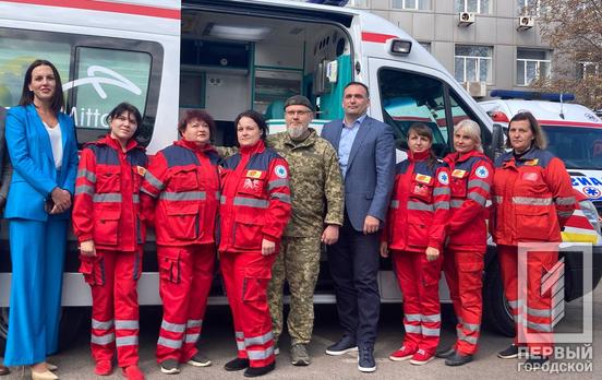 Александр Вилкул: «Благодарен всем, кто помогает Военной администрации Кривого Рога в работе по обеспечению города в условиях войны – в сотрудничестве с «АрселорМиттал Кривой Рог» пополнили автопарк скорой помощи еще 11 специализированными машинами»