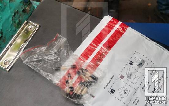 Наркотики на дитячому майданчику: у Кривому Розі затримали дилерів