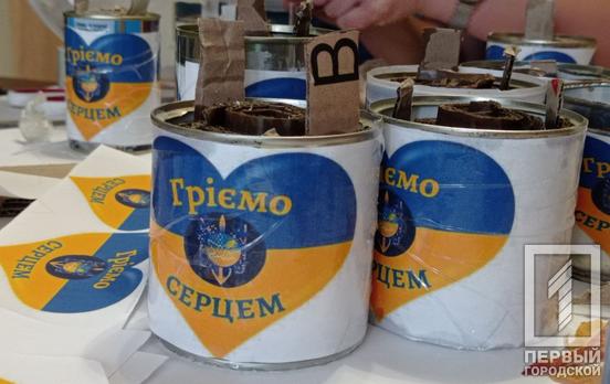 Юні мешканці Кривого Рогу власноруч створюють для військових окопні свічки