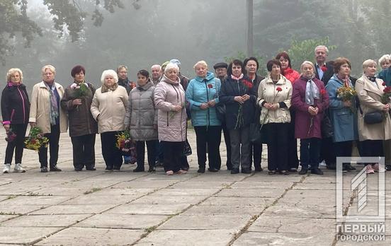 У Довгинцівському районі Кривого Рогу урочисто поклали квіти з нагоди Дня партизанської слави