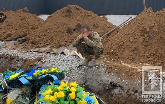 Жители Кривого Рога простились с тремя мужественными защитниками, погибшими на фронте: Владимиром Могилевским, Александром Целиком и Сергеем Никитиным