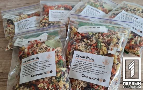 Волонтери з Кривого Рогу готують сухий борщ для військових на передову