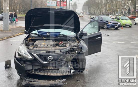 На перехресті у Металургійному районі Кривого Рогу не розминулися дві автівки