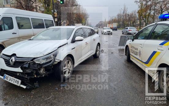 Внаслідок аварії у Кривому Розі постраждав водій та пасажирка легковика