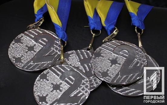 Четверо криворіжців стали срібними призерами Чемпіонату України зі спортивної акробатики