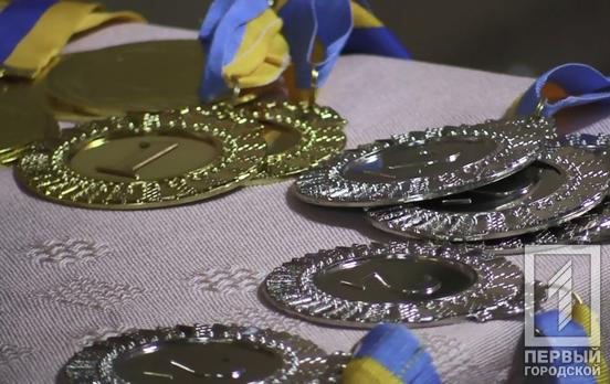 «Козацькому роду нема переводу»: криворізький музикант здобув першість на Всеукраїнському конкурсі мистецтв