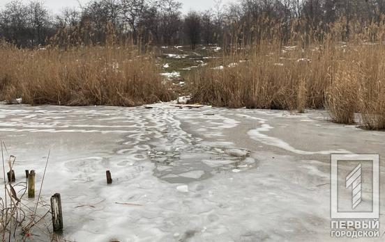 В Кривом Роге прохожий спас девочку, провалившуюся под лед