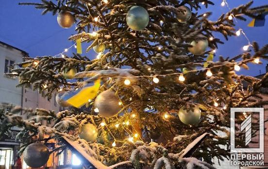 У яких регіонах України встановили новорічні ялинки та як вони виглядають