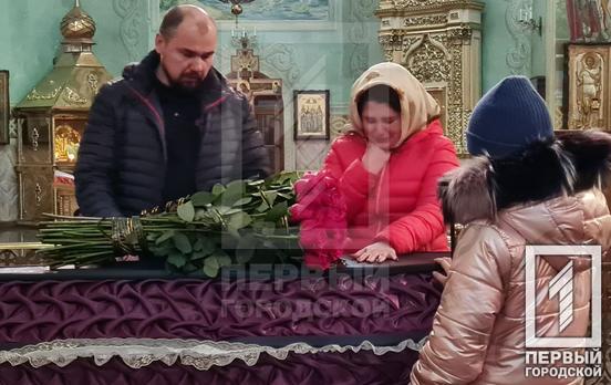 У Кривому Розі попрощалися із четвертою загиблою в результаті ранкового ворожого обстрілу Ольгою Андрійчук