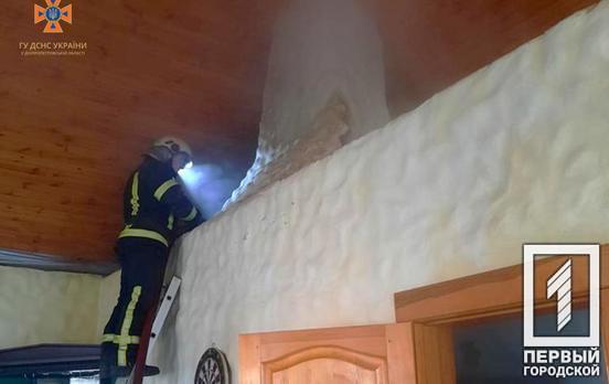Криворізькі рятувальники швидко загасили полум’я, що спалахнуло в лазні поблизу Кривого Рогу